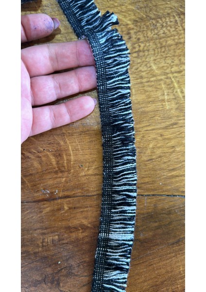 En 3 cm Triko Püsküllü Şerit Dikiş Giyim Çanta Aksesuarı (1metre)