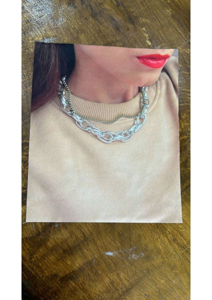 Zincirli Kolyeli Kız Arma Dikiş Aplike 24X20 cm