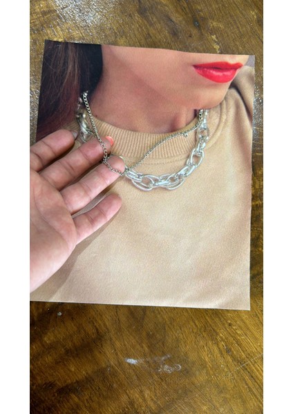 Zincirli Kolyeli Kız Arma Dikiş Aplike 24X20 cm fiyatları