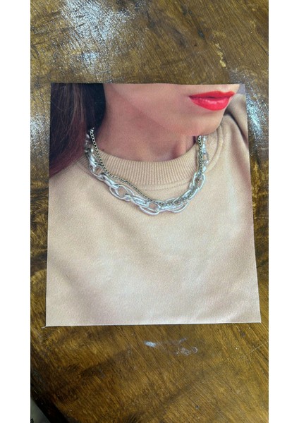 Zincirli Kolyeli Kız Arma Dikiş Aplike 24X20 cm modelleri