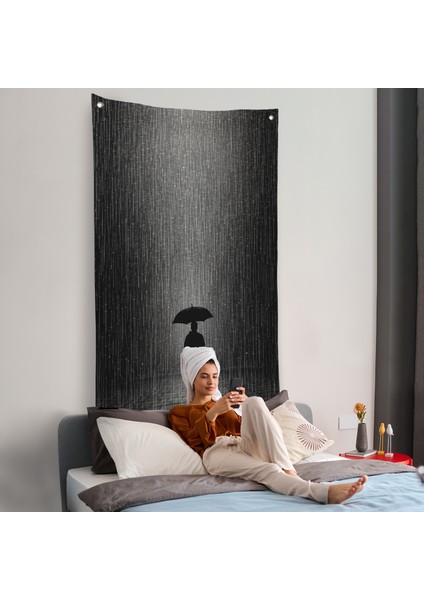 Hiçliğin Ortasında Gece Yarısı Yağmur Altındaki Adam Duvar ÖRTÜSÜ-7548