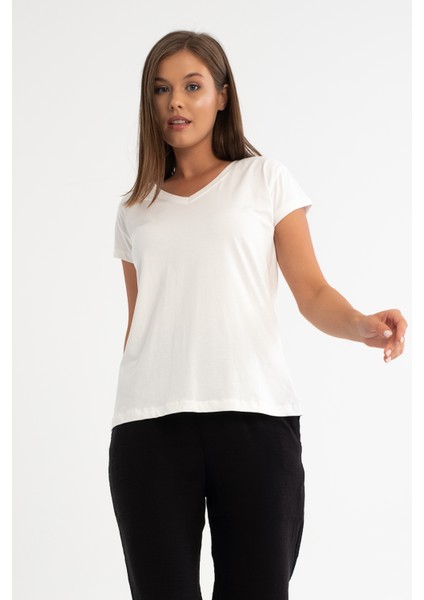 Kadın Pamuklu Yumuşak Dokulu Likralı Esnek Kumaş Basic V Yaka T-Shirt
