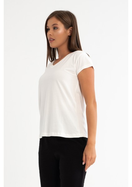 Kadın Pamuklu Yumuşak Dokulu Likralı Esnek Kumaş Basic V Yaka T-Shirt