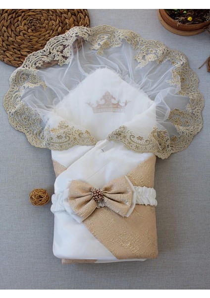 Yenidoğan Gold Zümrüt Taşlı Prizma Taç Nakışlı Lüks Duvaklı Kumru Kundak Bebek Battaniyesi