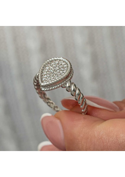 Gümüş Damla Zirkon Taşlı Kadın Yüzük