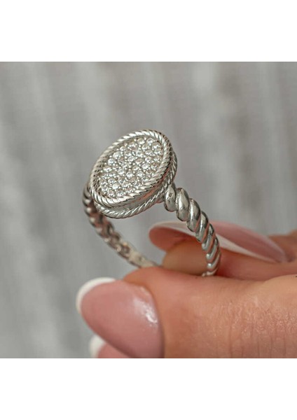 Gümüş Oval Zirkon Taşlı Kadın Yüzük