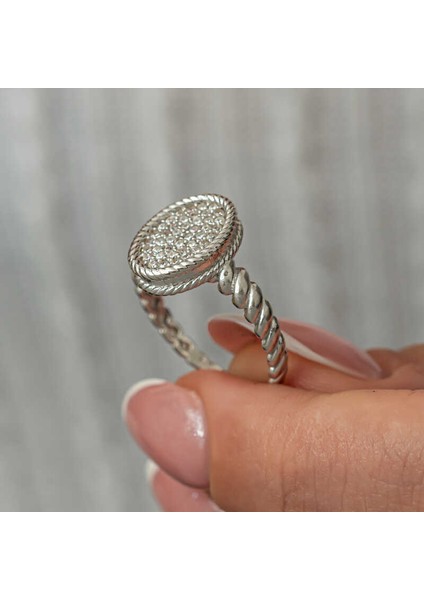 Gümüş Oval Zirkon Taşlı Kadın Yüzük fiyatları