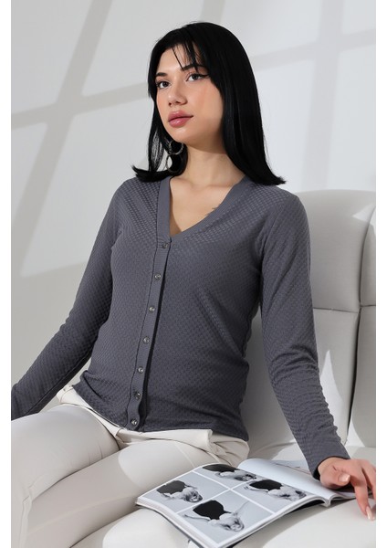 Korent Kadın Soft Touch Penye Düğmeli Kare Jakarlı Uzun Kollu Hırka - Füme