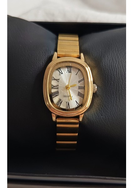 Minimal Metal Kordon Oval Gold Kadın Kol Saati
