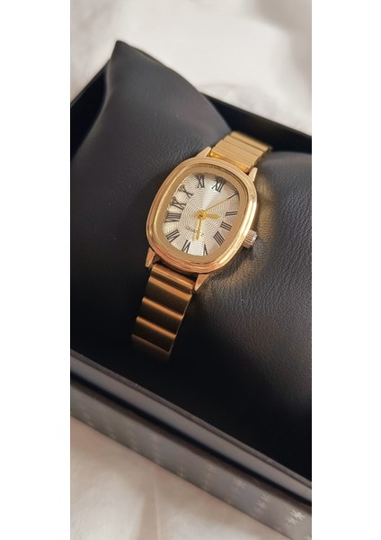 Minimal Metal Kordon Oval Gold Kadın Kol Saati
