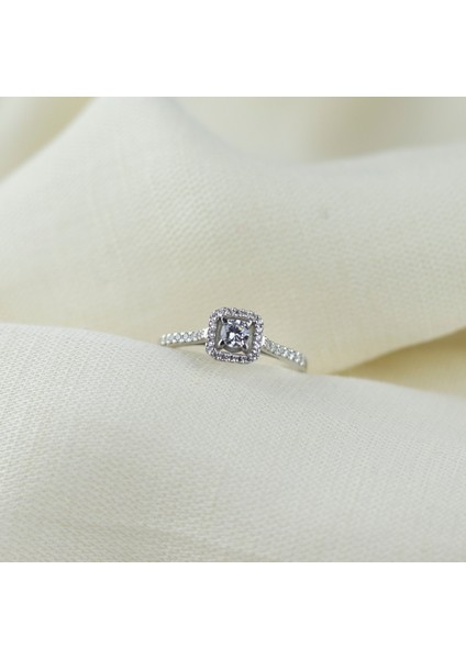 Kare Çerçeve Kolları Taşlı 925 Ayar Minimal Gümüş Yüzük modelleri