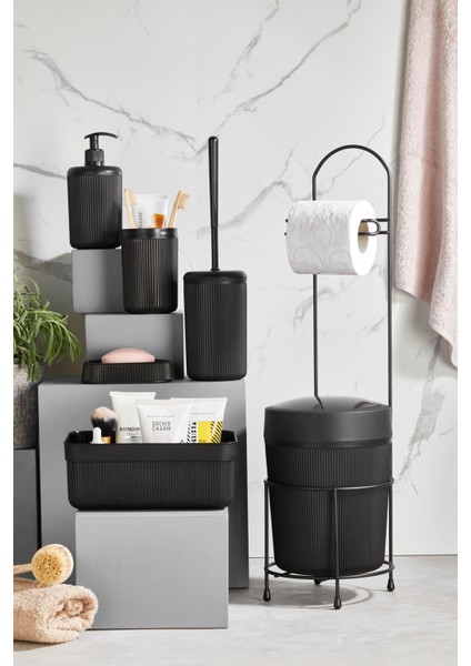 Tekno Trust 7 7 Parça Siyah Banyo Seti Metal Stantlı Kovalı Wc Kağıtlık Kozmetik Kutusu Diş Fırçalık Ve Sabunlu