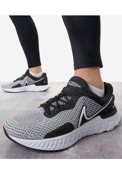 React Miler 3 Yürüyüş Koşu Ayakkabısı Siyah