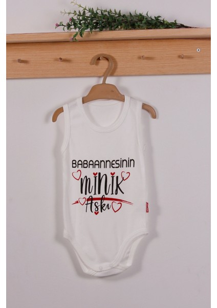 Yeni Doğan 3-6-9-12 Ay Annennesinin Minik Aşkı Desenli Askılı Body Beyaz