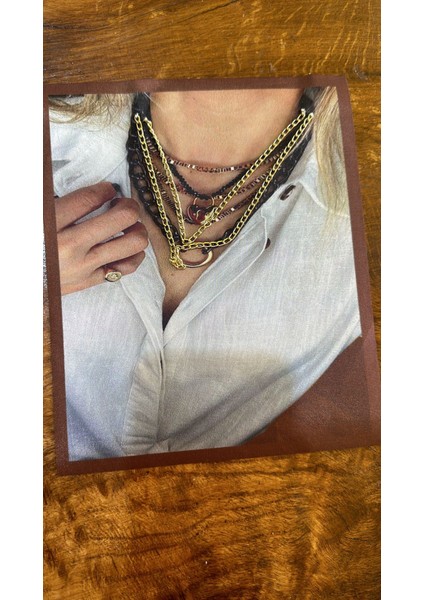 Zincir Kolyeli Kız Arma Dikiş Aplike 23X20 cm