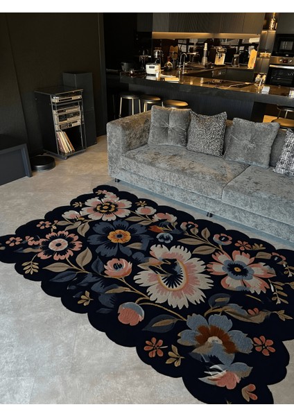 Shape Koleksiyonu Siyah Tema Floral Çok Renkli Karma Çiçek Gül Desenli Modern Dekoratif Halı 03