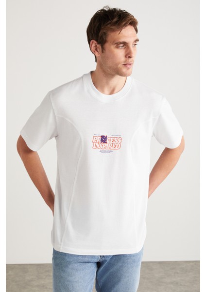 Manuel Erkek Pamuklu Baskı ve Nakış Detaylı Bisiklet Yaka Kısa Kollu Beyaz T-Shirt modelleri