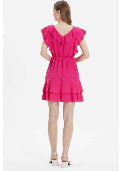 Yakası ve Etek Ucu Volanlı V Yaka Elbise fırsatları