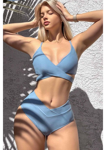 Şık Bel Kuşak Detaylı Bikini Üstü