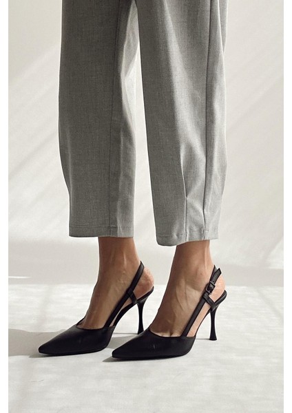 Camellia Siyah Deri Stiletto