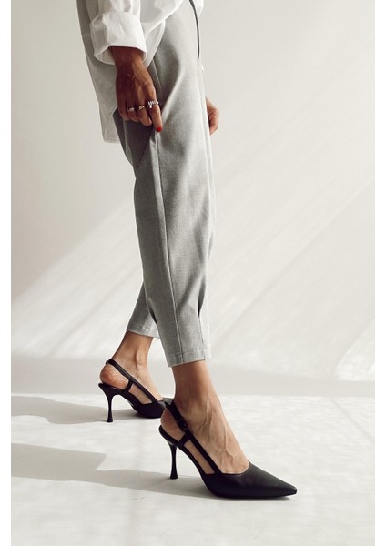 Camellia Siyah Deri Stiletto