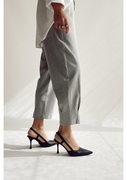 Camellia Siyah Deri Stiletto