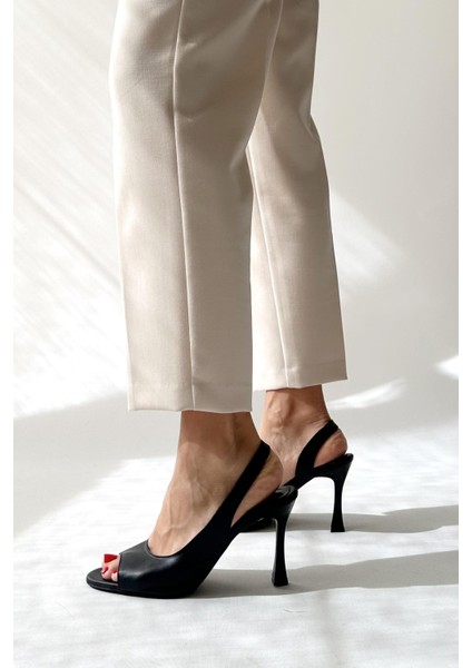 Grass Siyah Hakiki Deri Topuklu Ayakkabı fırsatları