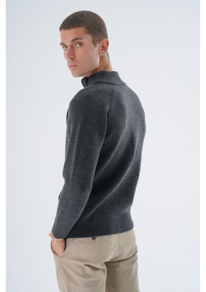 Erkek Antrasit Dik Yaka Fermuarlı Düz Cepli Yün Triko Örme Hırka TRIST-5335 fırsatları