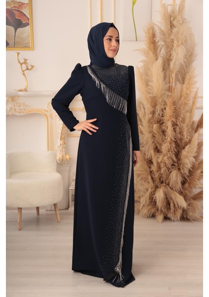 Zincir ve Taş Detaylı Krep Kumaş Tesettür Elbise (K1025)