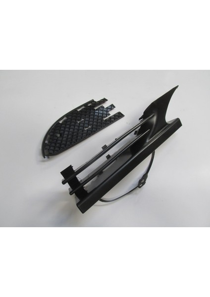 Mercedes C Class W202 97/99 Ön Tampon Çeki̇ Demi̇ri̇ Kapağı Sol Si̇yah (Tw)