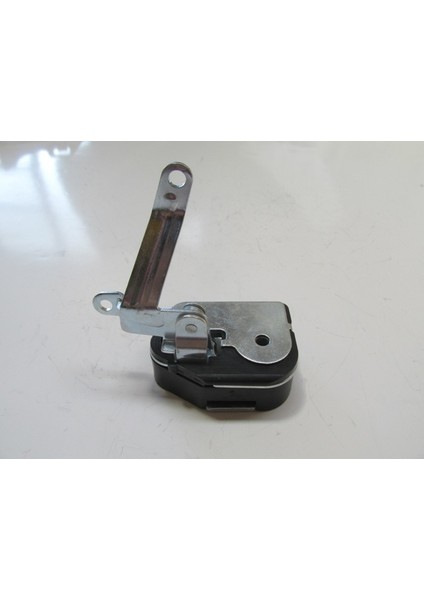 Renault Master 1 97/03 Sürgülü Kapı Ki̇li̇di̇ Sağ