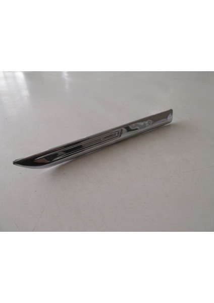 Renault Megane 4 Sd 21/24 Ön Çamurluk Çıtası Ni̇kelajlı Sol