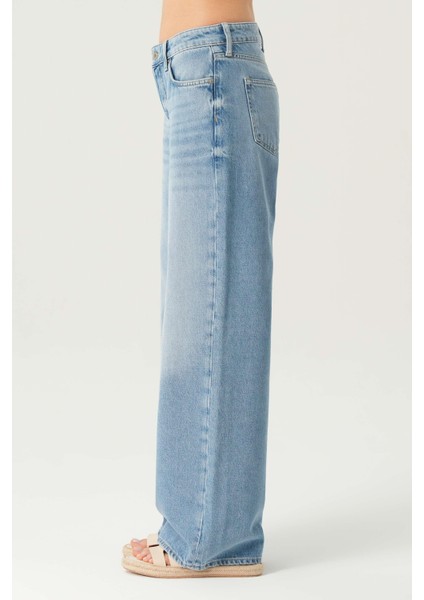 Kadın Wideleg Jean Pantolon Açık Mavi Normal Bel Düğmeli C 4530-207 Günlük Stil modelleri