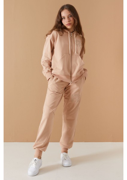 Bej Yazı Baskılı Kapüşonlu Hırkalı Kız Eşofman Takımı 19222 fırsatları