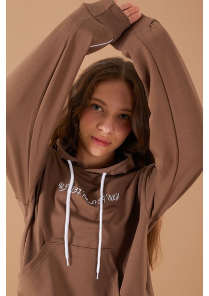 Kahverengi Baskılı Kız Çocuk Şeritli Kapüşonlu Sweatshirt 19221 fırsatları