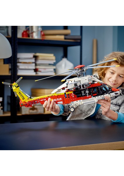 Lego® Technic Airbus H175 Kurtarma Helikopteri 42145 - 11 Yaş ve Üzeri Çocuklara Helikopterin Nasıl Çalıştığını Öğreten Oyuncak Yapım Seti (2001 Parça)