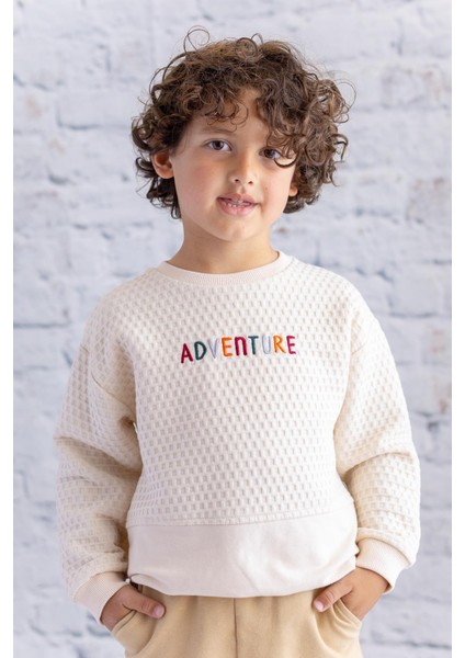 Erkek Çocuk Kapitone Nakış Detaylı Sweatshirt - Krem