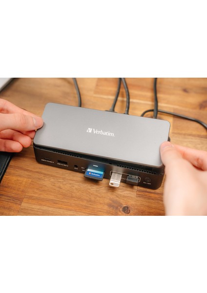 Usb-C Pro Docking Station 15 Port 256GB SSD Dahil CDS-15SSD