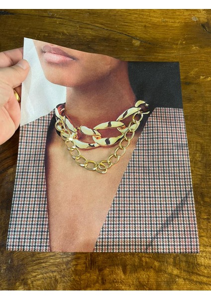 23X19 cm Kolyeli Ekose Ceketli Kız Arma Dikiş Aplike fiyatları