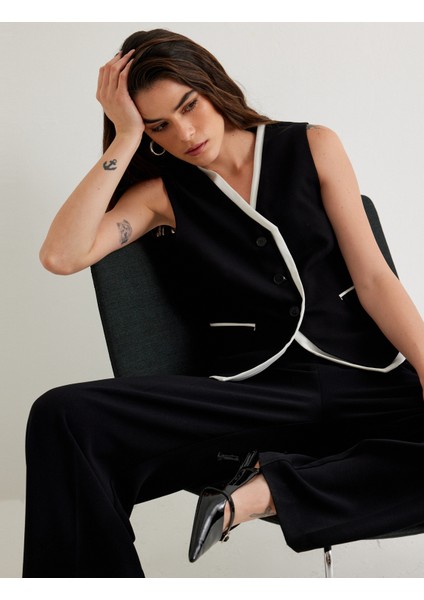 Renk Kontrastlı Yelek V Yaka Düğmeli Cepli