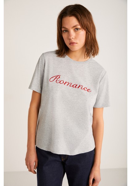 Elestren Kadın Oversize Kısa Kollu Önü Kırmızı Yazi Detaylı Gri T-Shirt