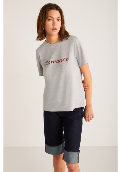 Elestren Kadın Oversize Kısa Kollu Önü Kırmızı Yazi Detaylı Gri T-Shirt modelleri