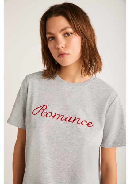 Elestren Kadın Oversize Kısa Kollu Önü Kırmızı Yazi Detaylı Gri T-Shirt fırsatları