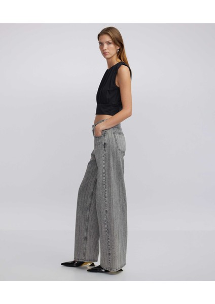 Büzgülü crop tişört IW6240070083001 indirimleri