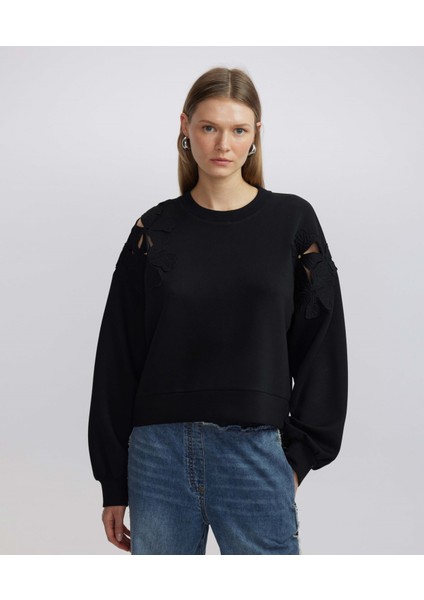 Çiçek Aplikeli Sweatshirt