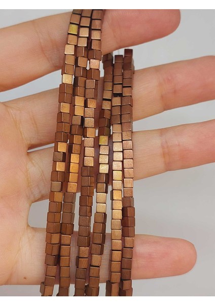 Çeyrek Dizi (9cm Uzunluğundadır!) Hematit Taşı Küp Şekilli 3mm Çeyrek Dizi (48110)