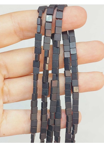 Çeyrek Dizi (9cm Uzunluğundadır!) Hematit Taşı Çeyrek Dizi 4*2mm (49626)
