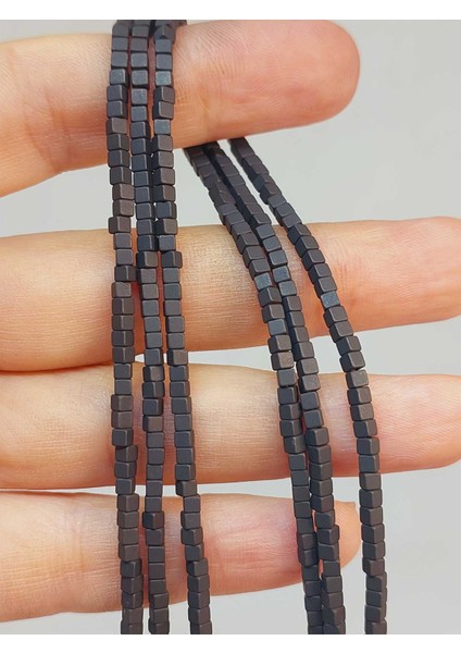 Çeyrek Dizi (9cm Uzunluğundadır!) Hematit Taşı Çeyrek Dizi 2*2mm (49644)