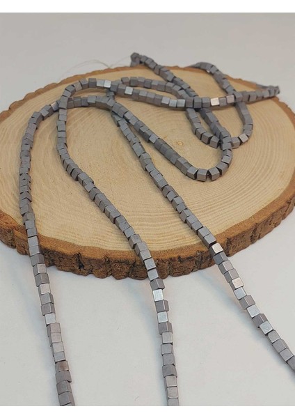 Çeyrek Dizi (9cm Uzunluğundadır!) Hematit Taşı Küp Şekilli 4mm Çeyrek Dizi (49668) fırsatları