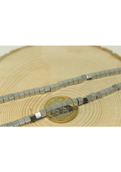 Çeyrek Dizi (9cm Uzunluğundadır!) Hematit Taşı Küp Şekilli 4mm Çeyrek Dizi (24445) modelleri